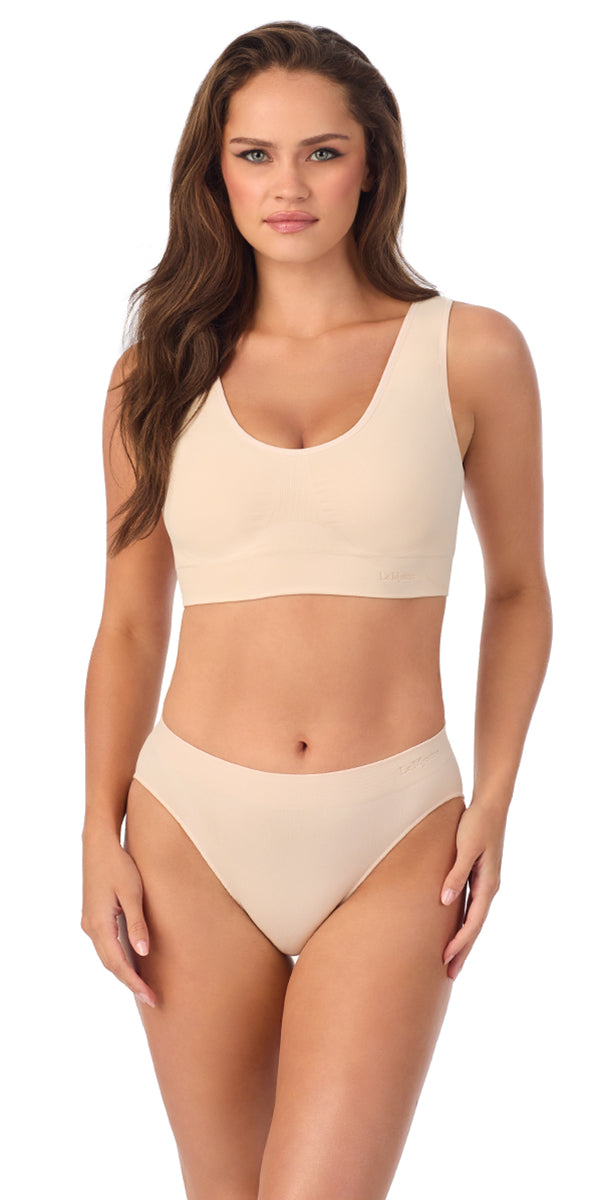 A lady wearing Soft Shell Seamless Comfort Wireless Back Smoother