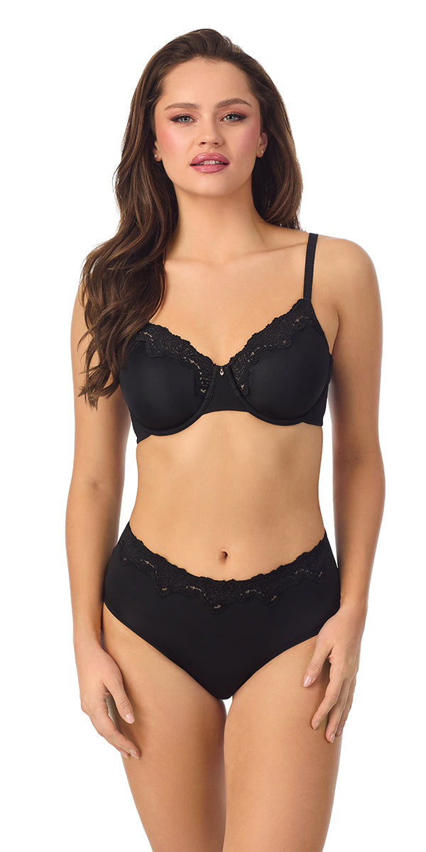 A lady wearing Lace Allure Moulded Unlined bra