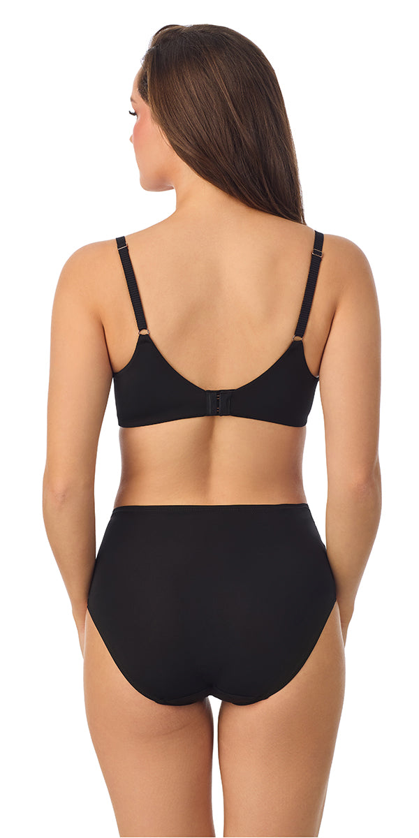 A lady wearing Lace Allure Moulded Unlined bra