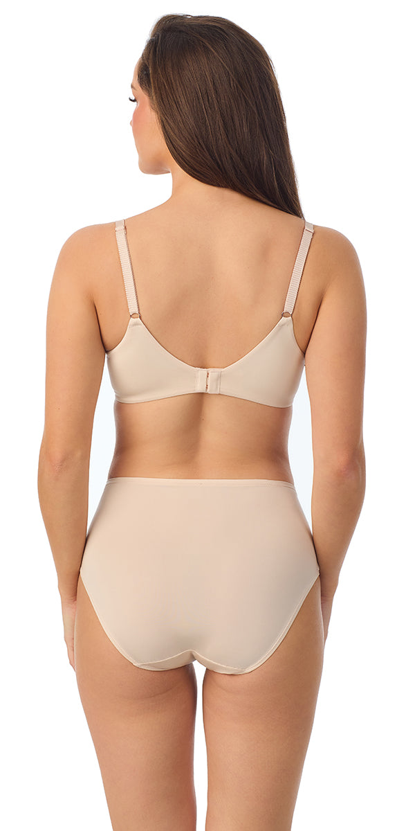 A lady wearing Lace Allure Moulded Unlined bra