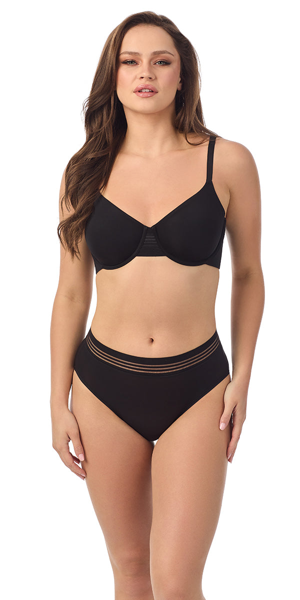 A lady wearing Second Skin Minimizer in Black