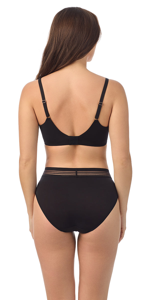 A lady wearing Second Skin Minimizer in Black