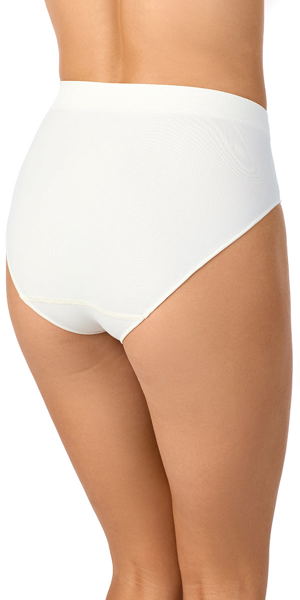 A lady wearing Seamless Comfort Hi Cut in pearl