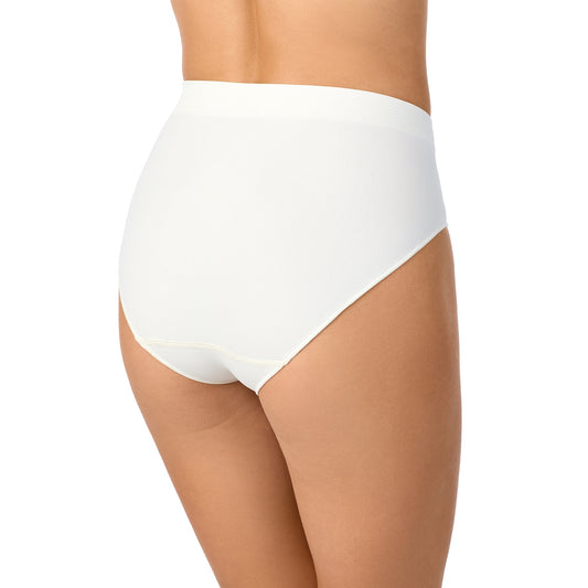 A lady wearing Seamless Comfort Hi Cut Pearl