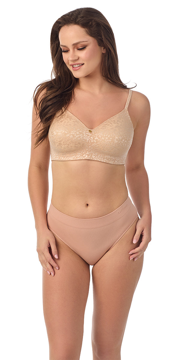 A lady wearing a sahara Safari Wireless Bra