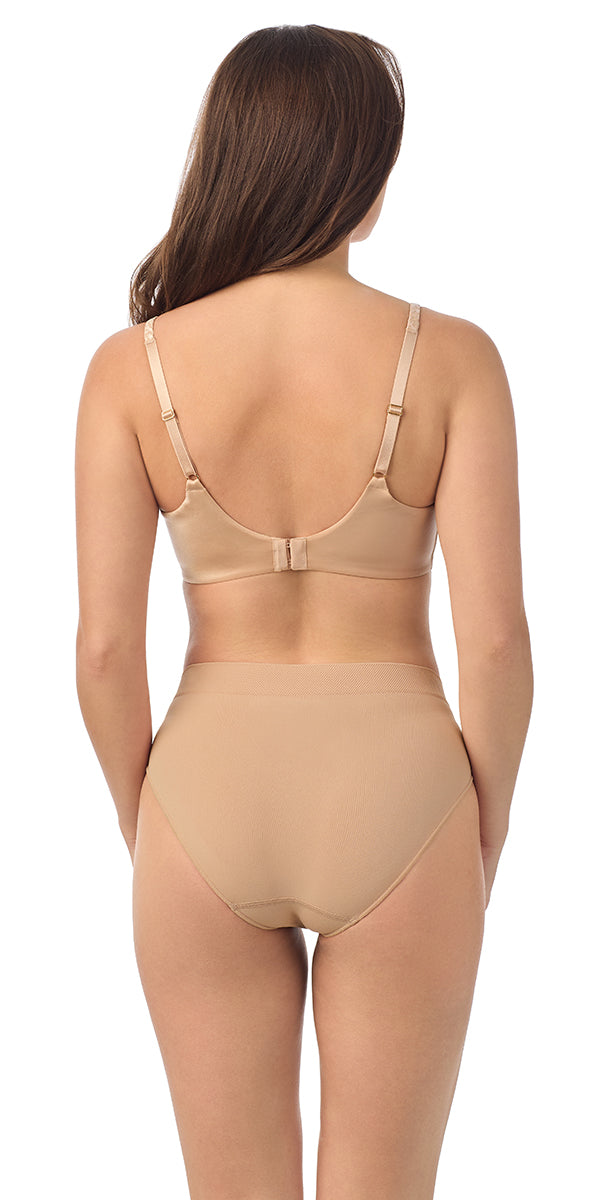 A lady wearing a sahara Safari Wireless Bra