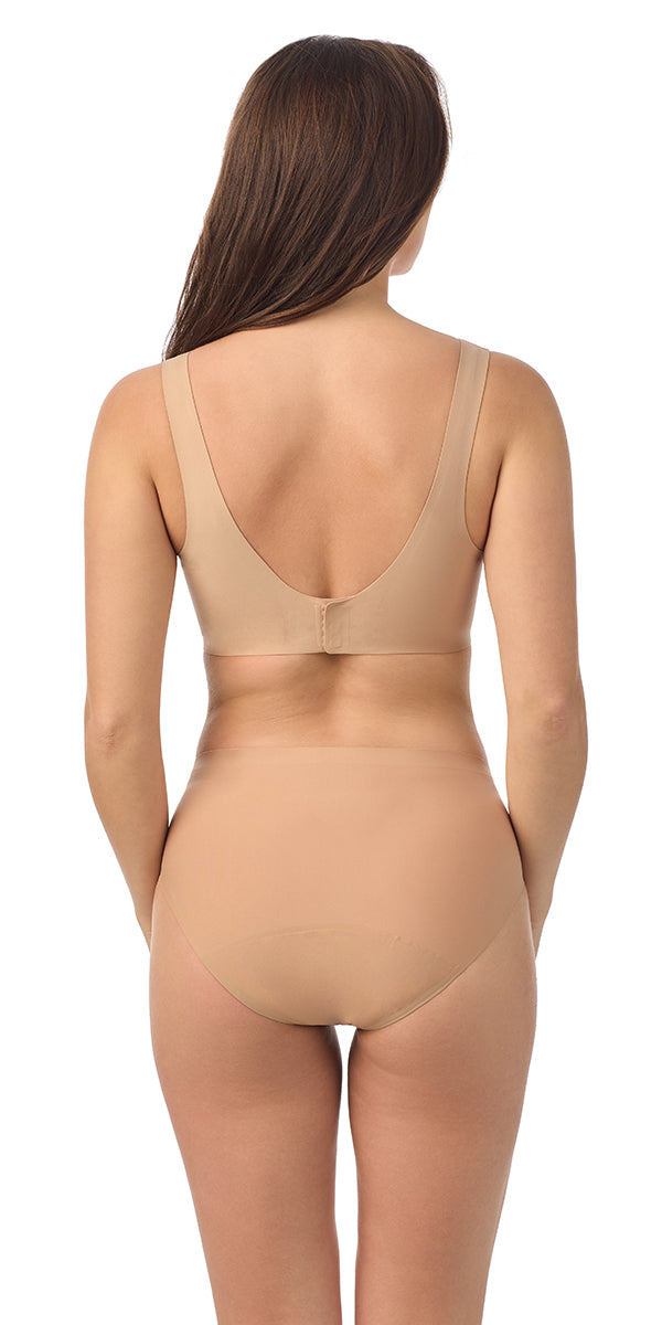 A lady wearing a natural smooth shape wireless.