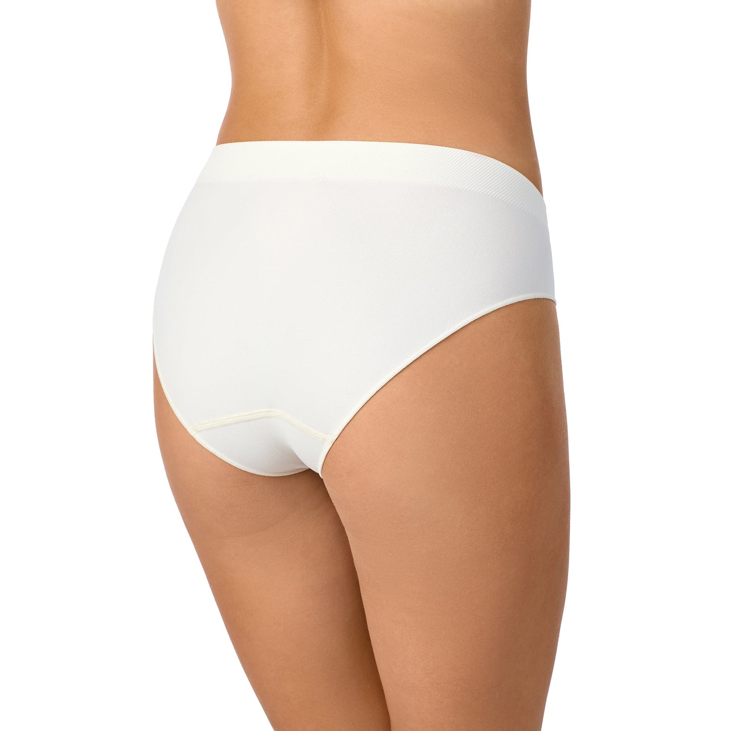 A lady wearing Seamless Comfort Bikini Pearl