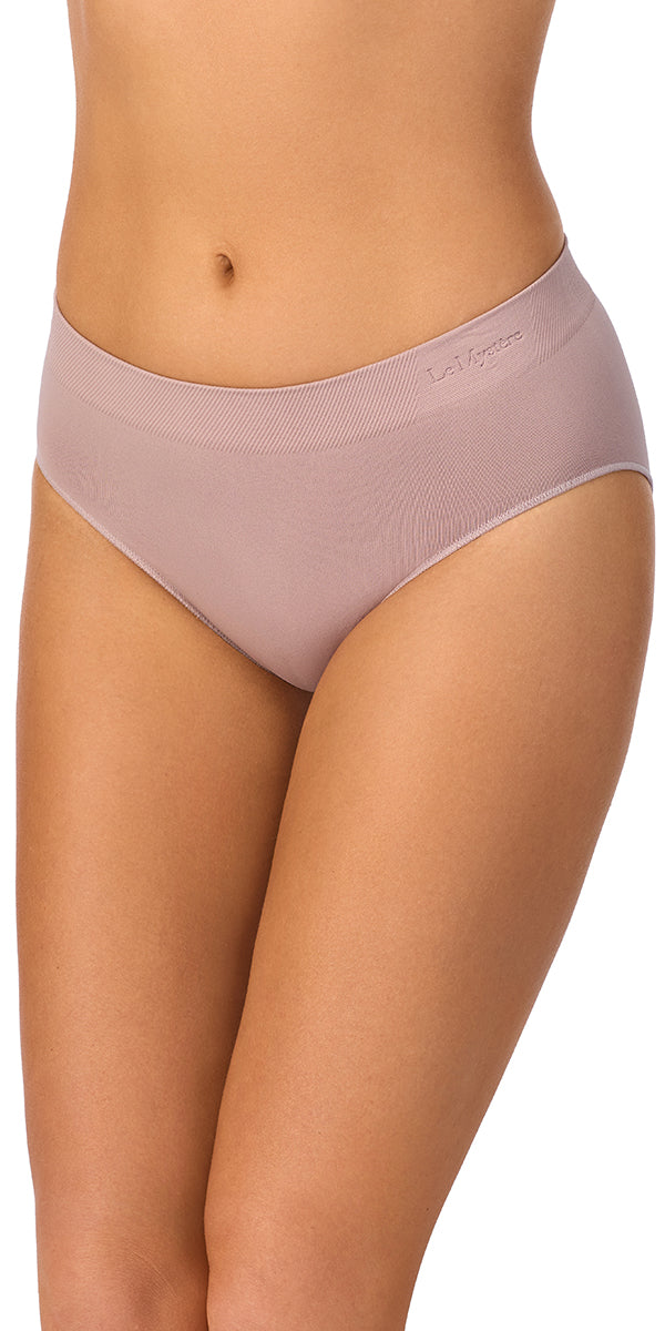 A lady is wearing a Mink Seamless Comfort Hipster
