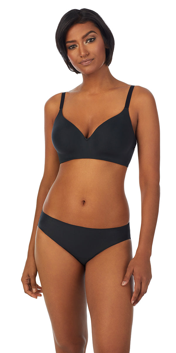 A lady wearing Black Signature Comfort Wireless Bra