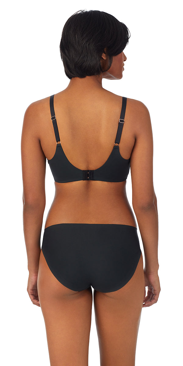 A lady wearing Black Signature Comfort Wireless Bra