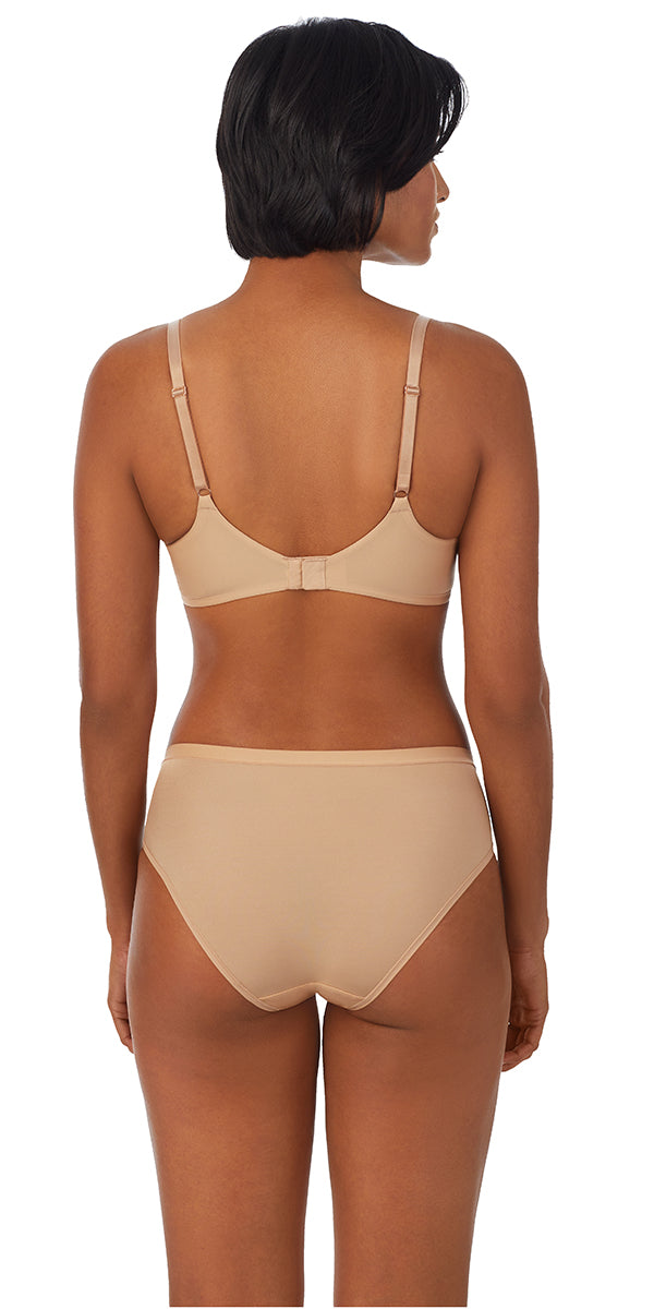 A lady wearing a natural sheer illusion wireless.