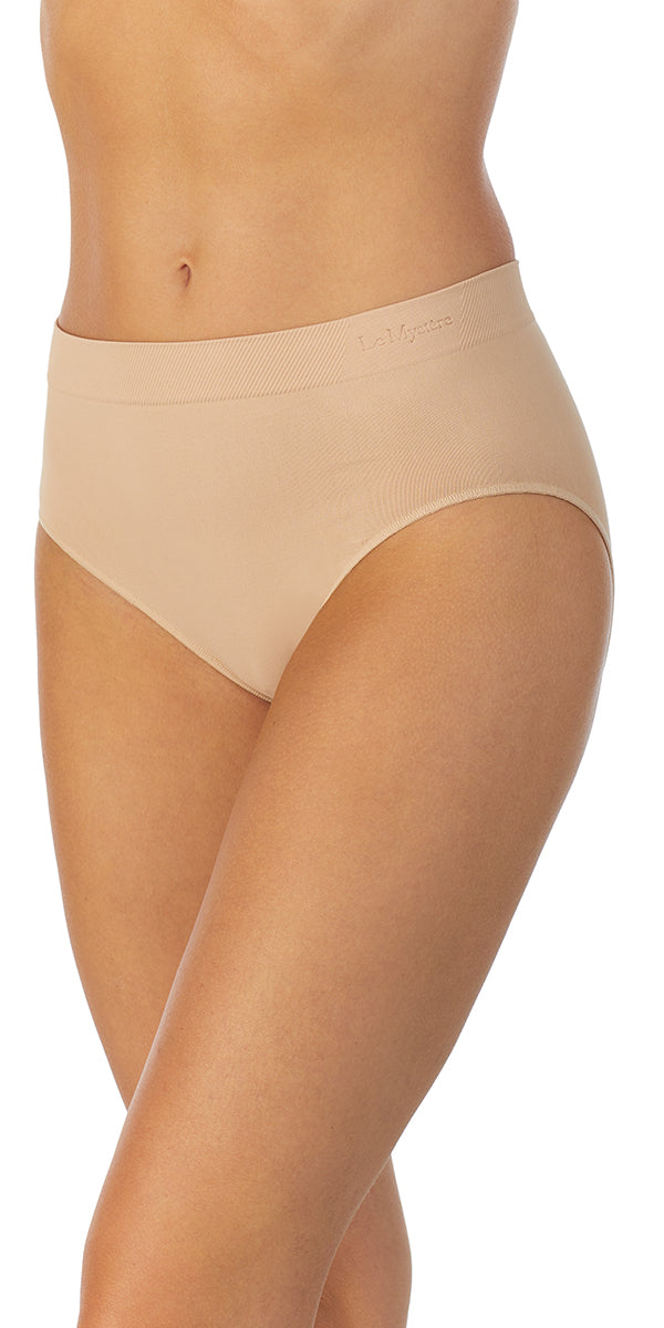 A lady wearing a sahara Seamless Comfort Brief