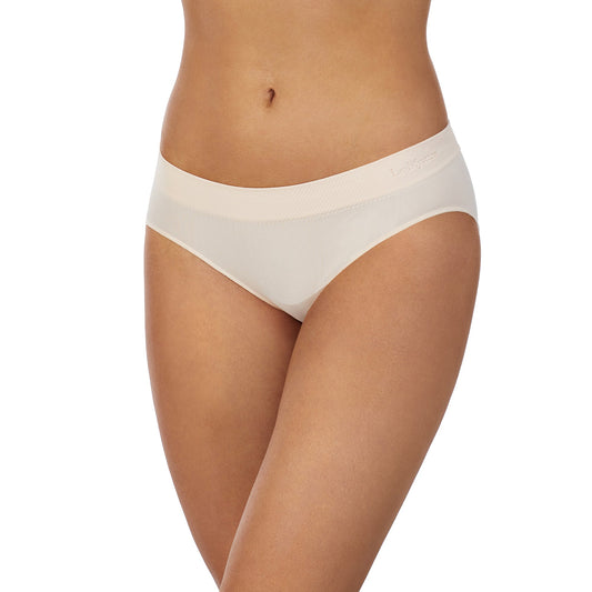 A lady wearing Seamless Comfort Bikini in Soft Shell