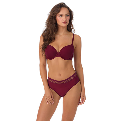 A lady wearing Second Skin Back Smoother - Currant