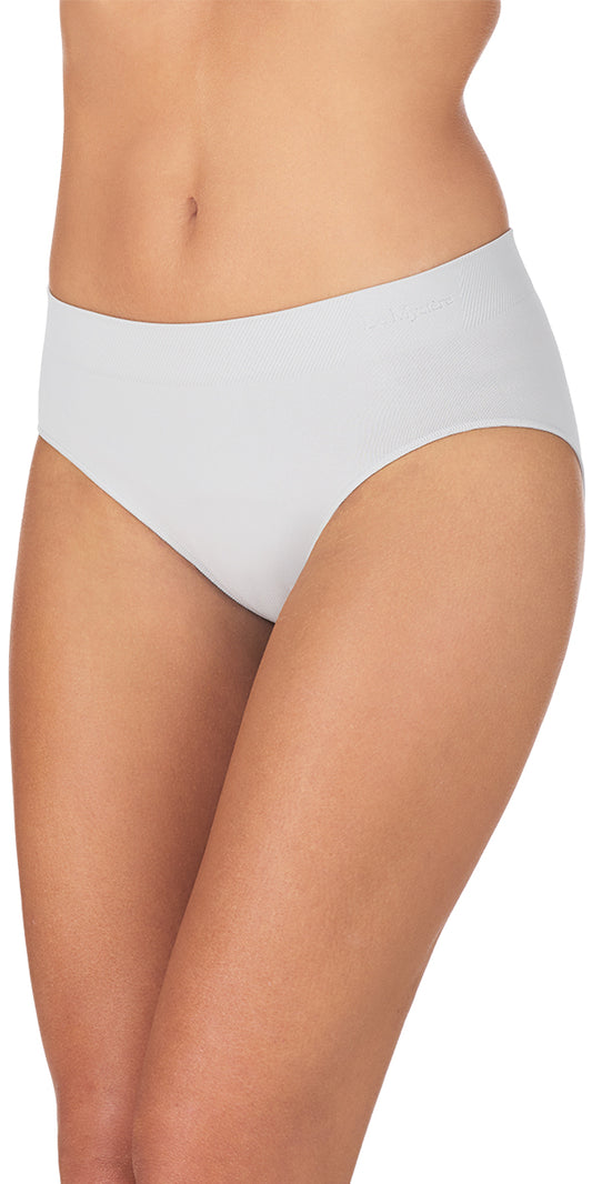 A lady wearing seamless comfort hipster
