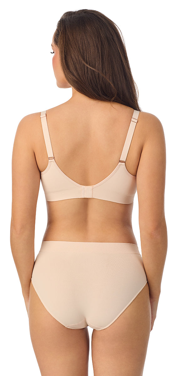 A lady wearing soft shell Seamless Comfort Unlined