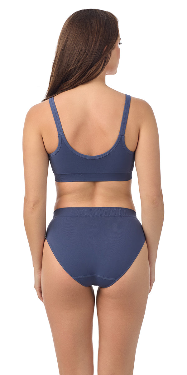 A lady wearing blue Seamless Comfort Bralette 