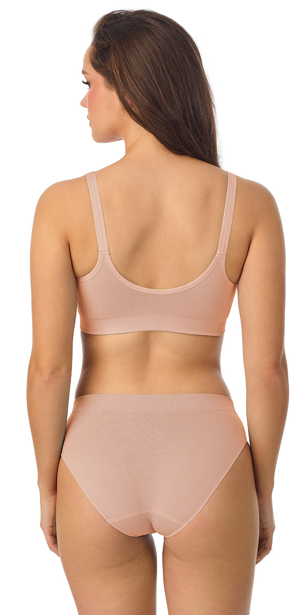 A lady wearing Pale Peach Seamless Comfort Bralette 