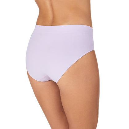 A lady wearing Seamless Comfort Hipster - Lilac Haze