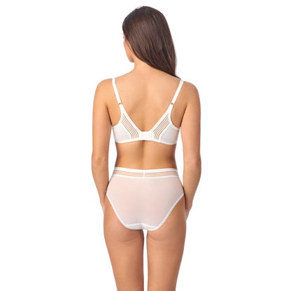 A lady wearing Second Skin Back Smoother Pearl