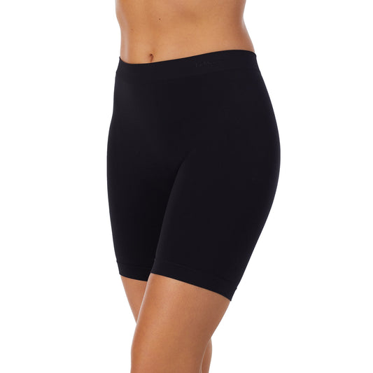 A lady wearing Seamless Comfort Bike Short in Black