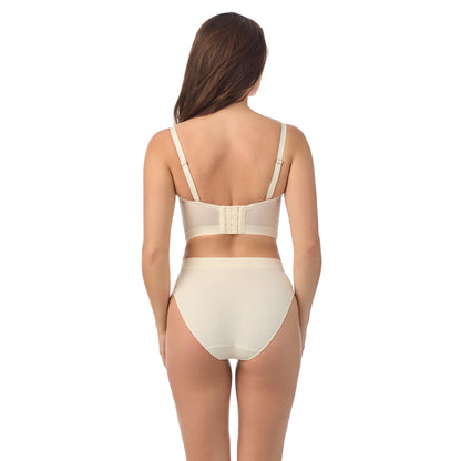 A lady wearing Lace Allure Bustier in Papyrus