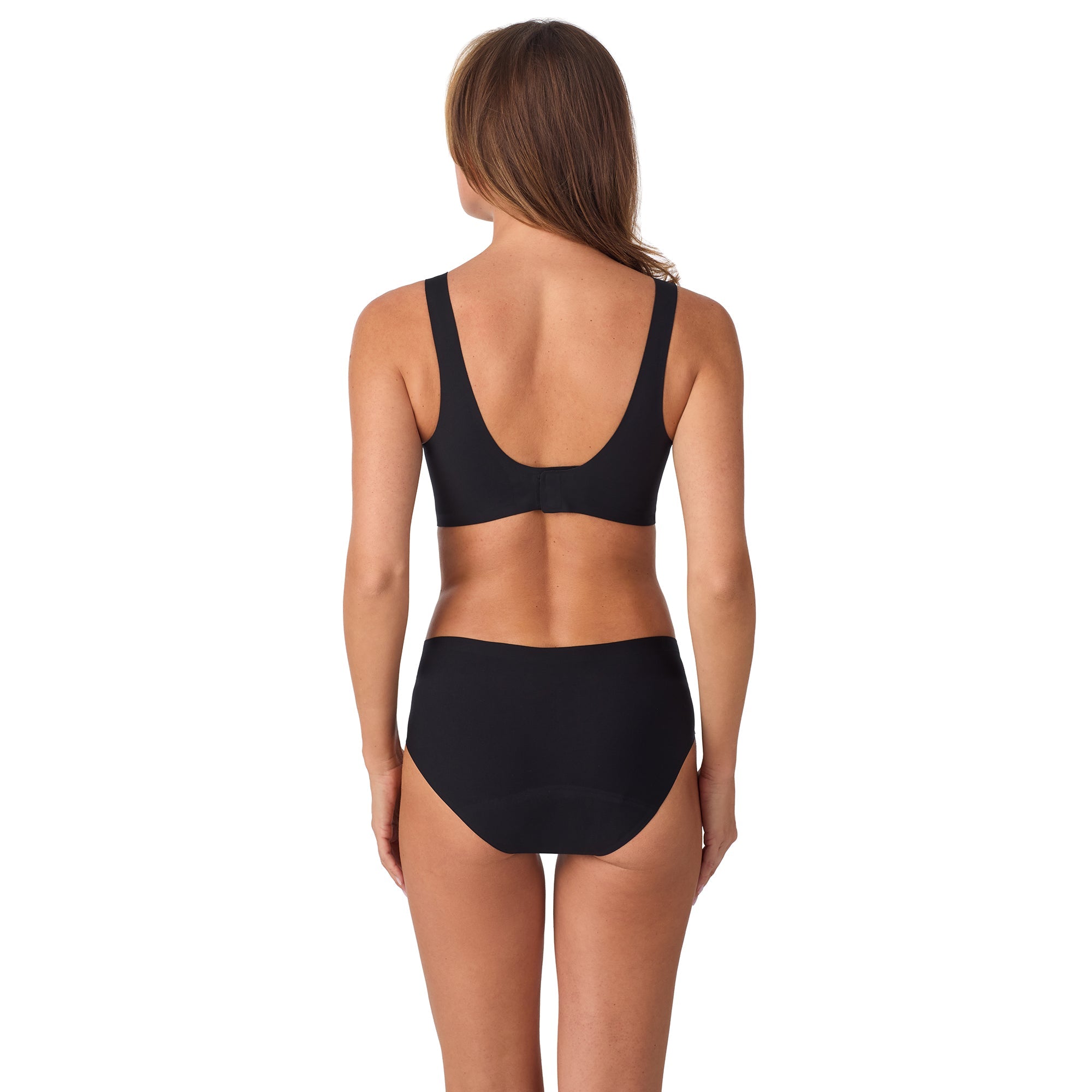 A lady wearing Smooth Shape Wireless in Black