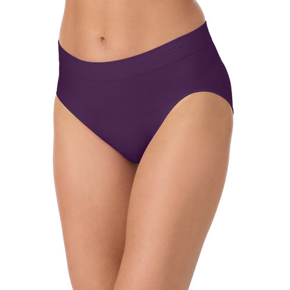 A lady wearing Seamless Comfort Hi Cut - Aubergine