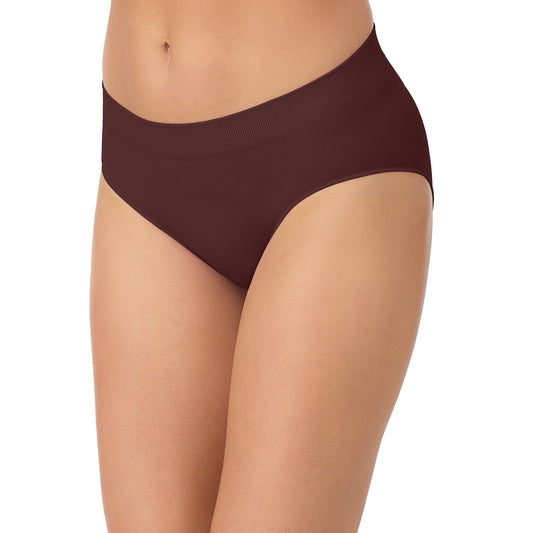 A lady wearing Seamless Comfort Hipster - Deep Mahogany