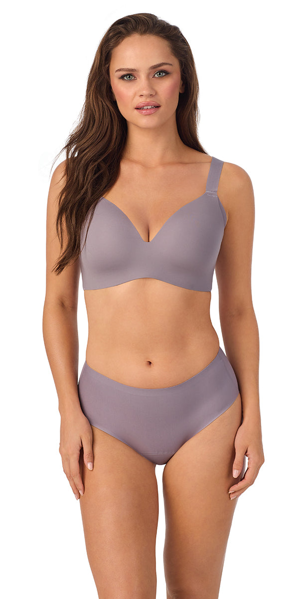 A lady wearing ash Smooth Shape 360 Smoother 