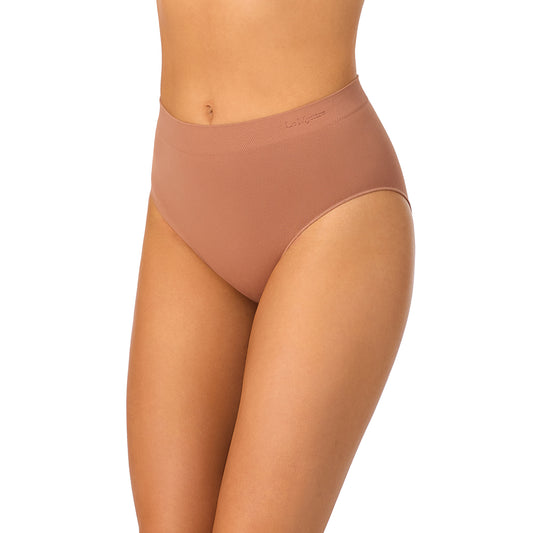 A lady wearing Seamless Comfort Brief in Caramel