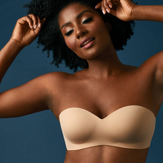 A lady wearing Smooth Shape Wireless Strapless in Natural