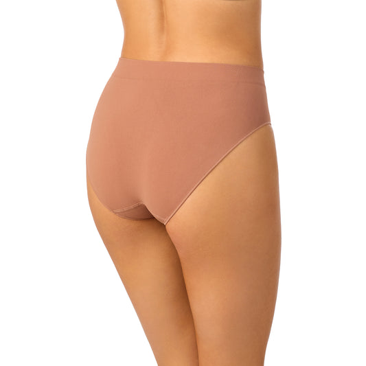 A lady wearing Seamless Comfort Hipster in Caramel