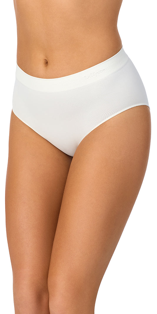 A lady wearing Seamless Comfort Brief in  Pearl