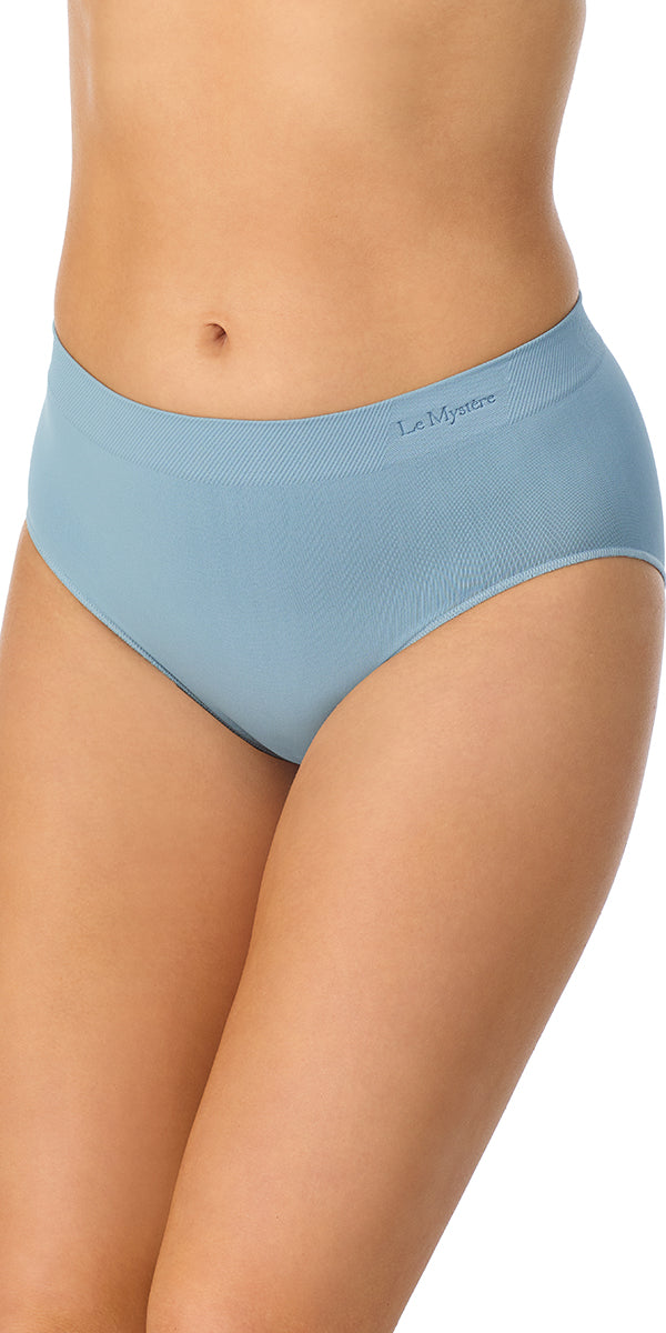 A lady wearing Blue element Seamless Comfort Brief