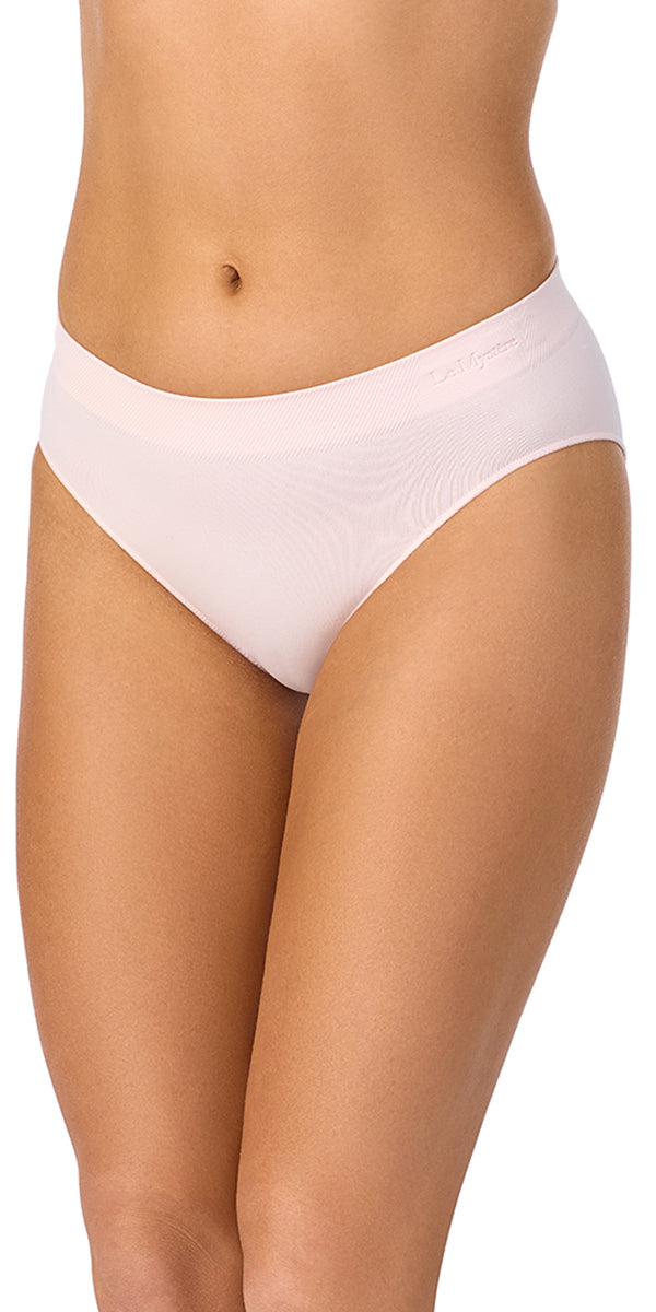 A lady wearing Seamless Comfort Bikini  Cameo