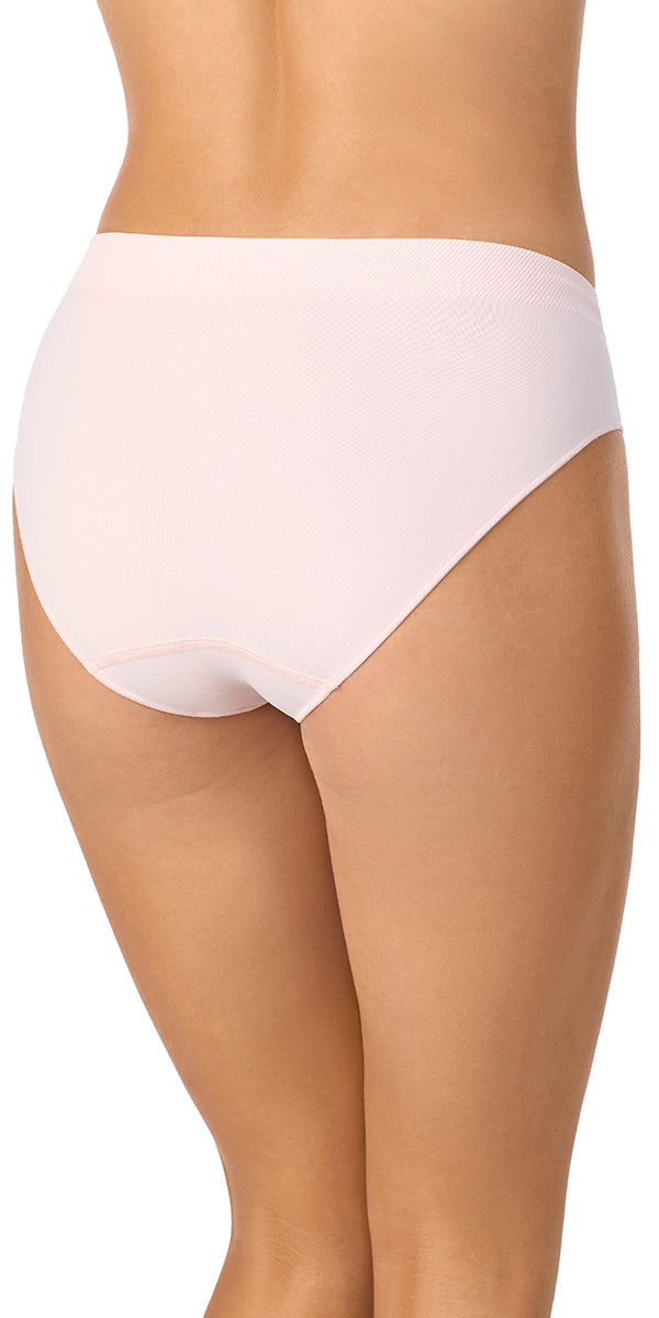 A lady wearing Seamless Comfort Bikini  Cameo