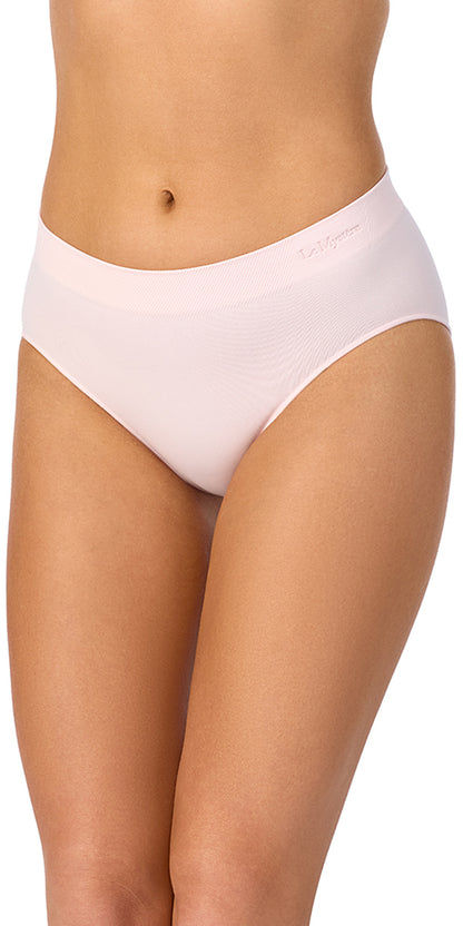 A lady wearing Seamless Comfort Hipster  Cameo