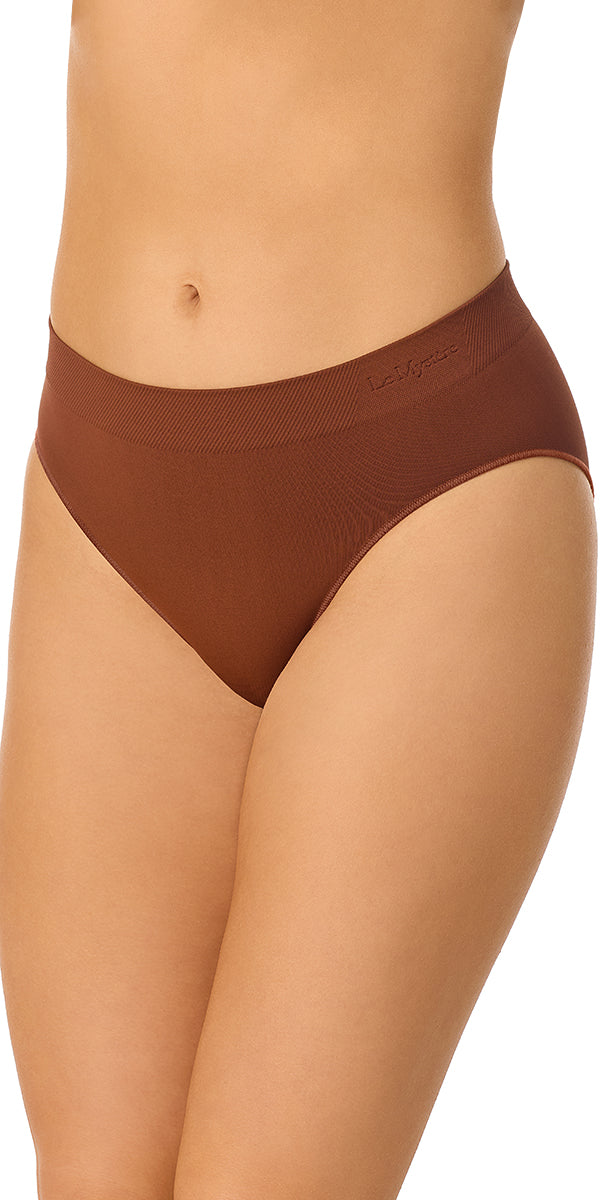 A lady wearing Bronzite Seamless Comfort Hipster