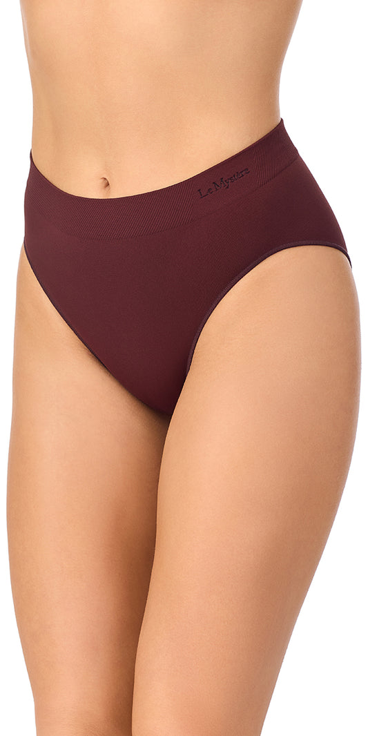 A lady wearing Seamless Comfort Hipster