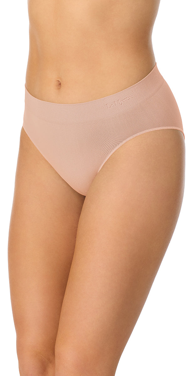 A lady wearing Pale Peach Seamless Comfort Hipster