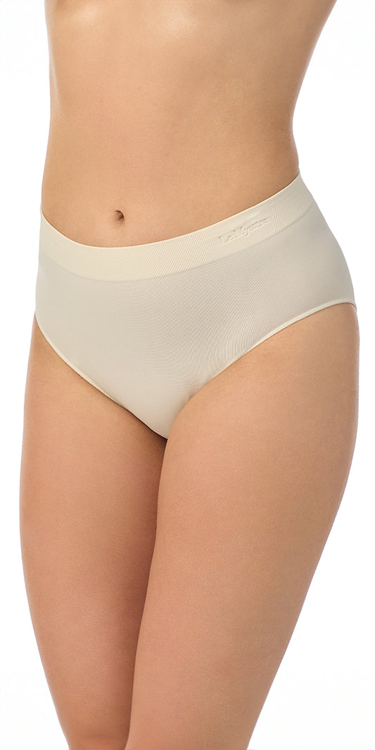 A lady wearing white Seamless Comfort Brief