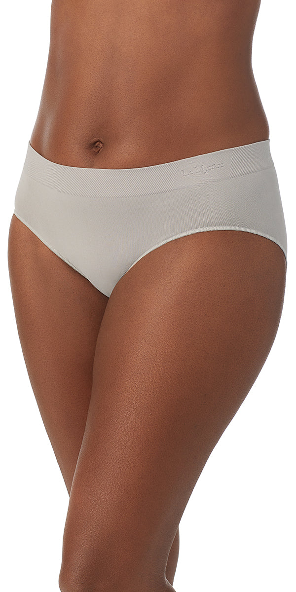 A lady wearing chateau grey seamless comfort hipster