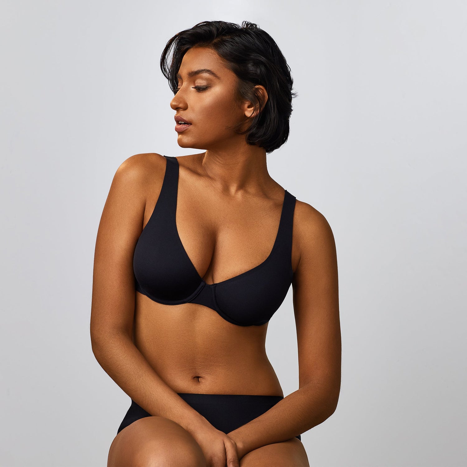 A lady wearing Smooth Shape Unlined Underwire Bra in Black