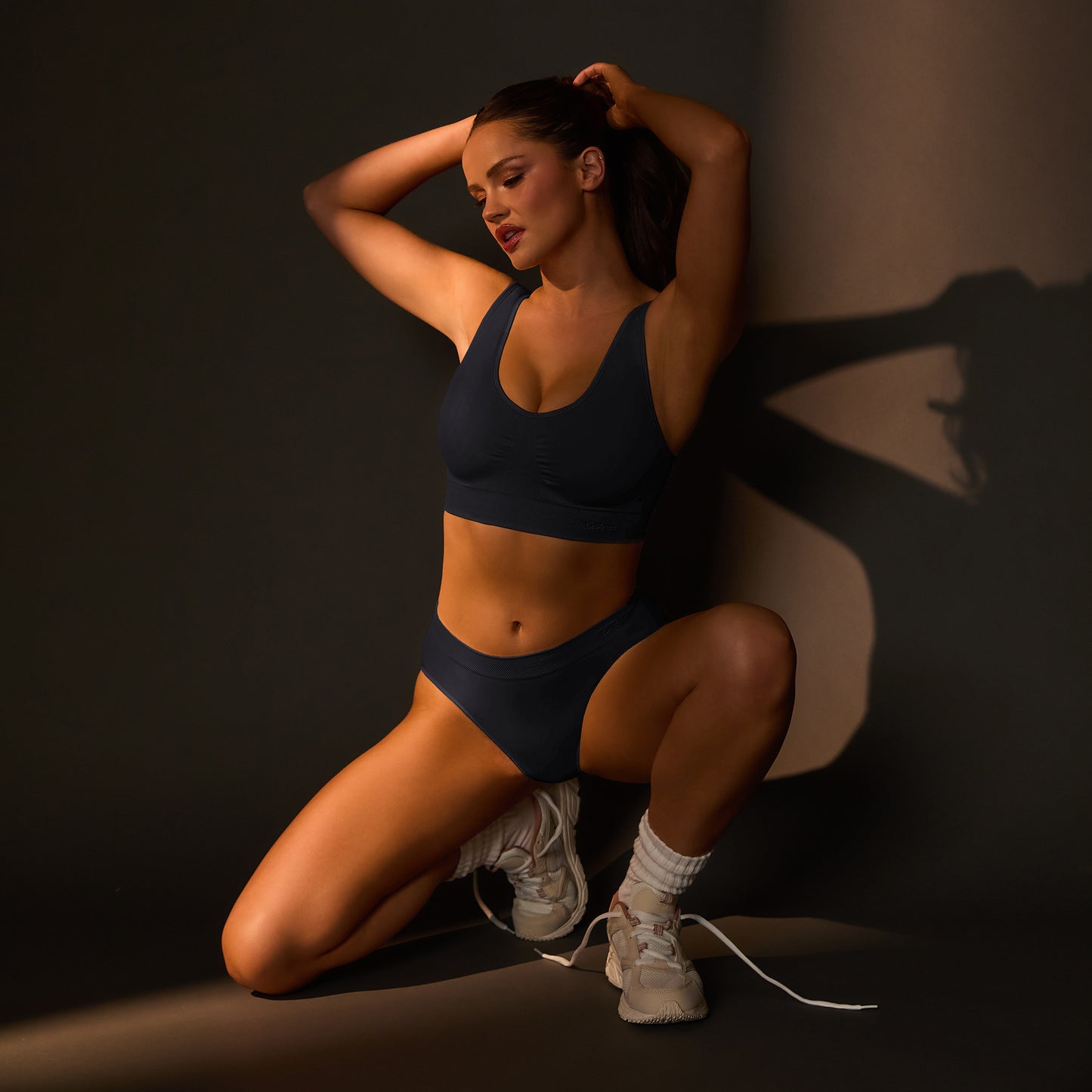 A lady wearing Seamless Comfort Wireless Back Smoother Black