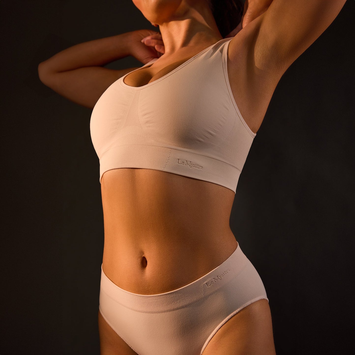 A lady wearing Seamless Comfort Wireless Back Smoother in Soft Shell