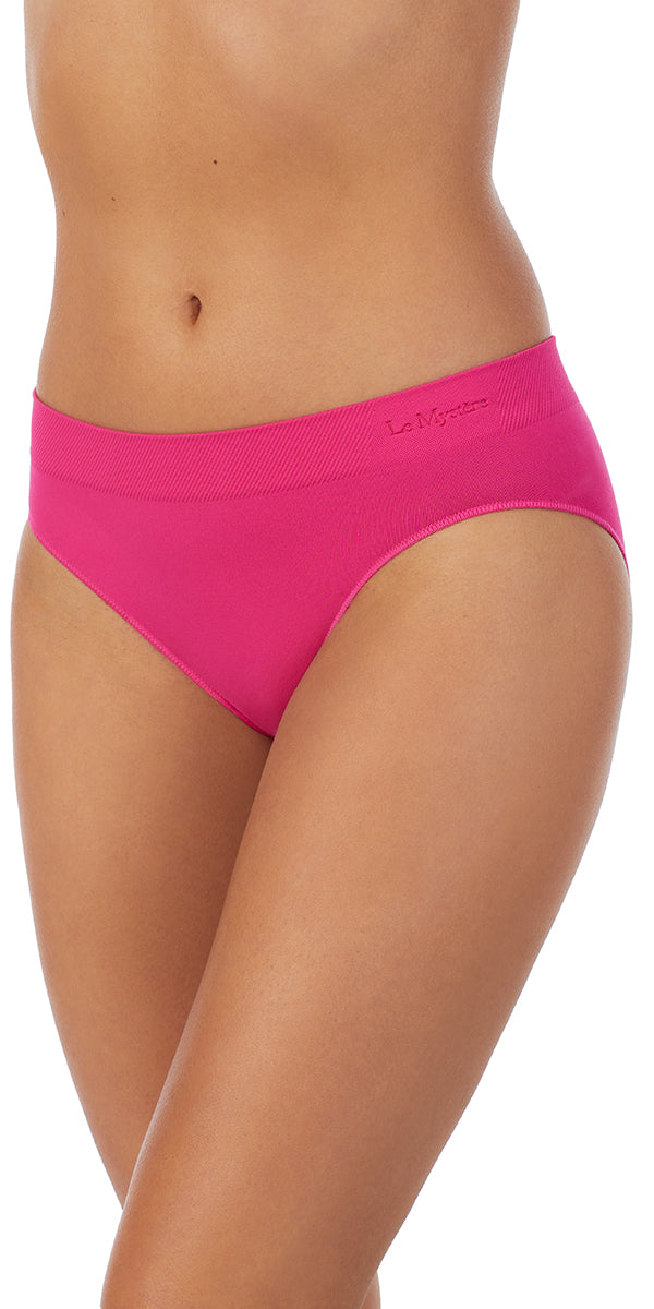 A lady wearing pink daiquiri seamless comfort bikini.