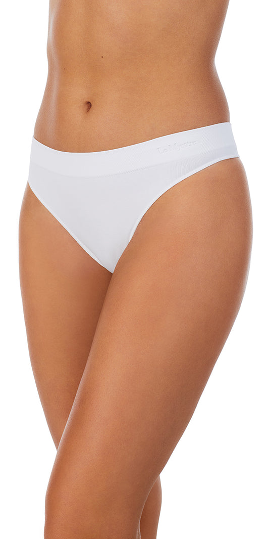 A lady wearing coconut seamless comfort thong